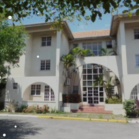 Modern Apartment At The Worthington Kingston Exterior photo
