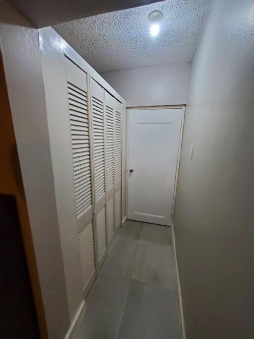 Modern Apartment At The Worthington Kingston Exterior photo